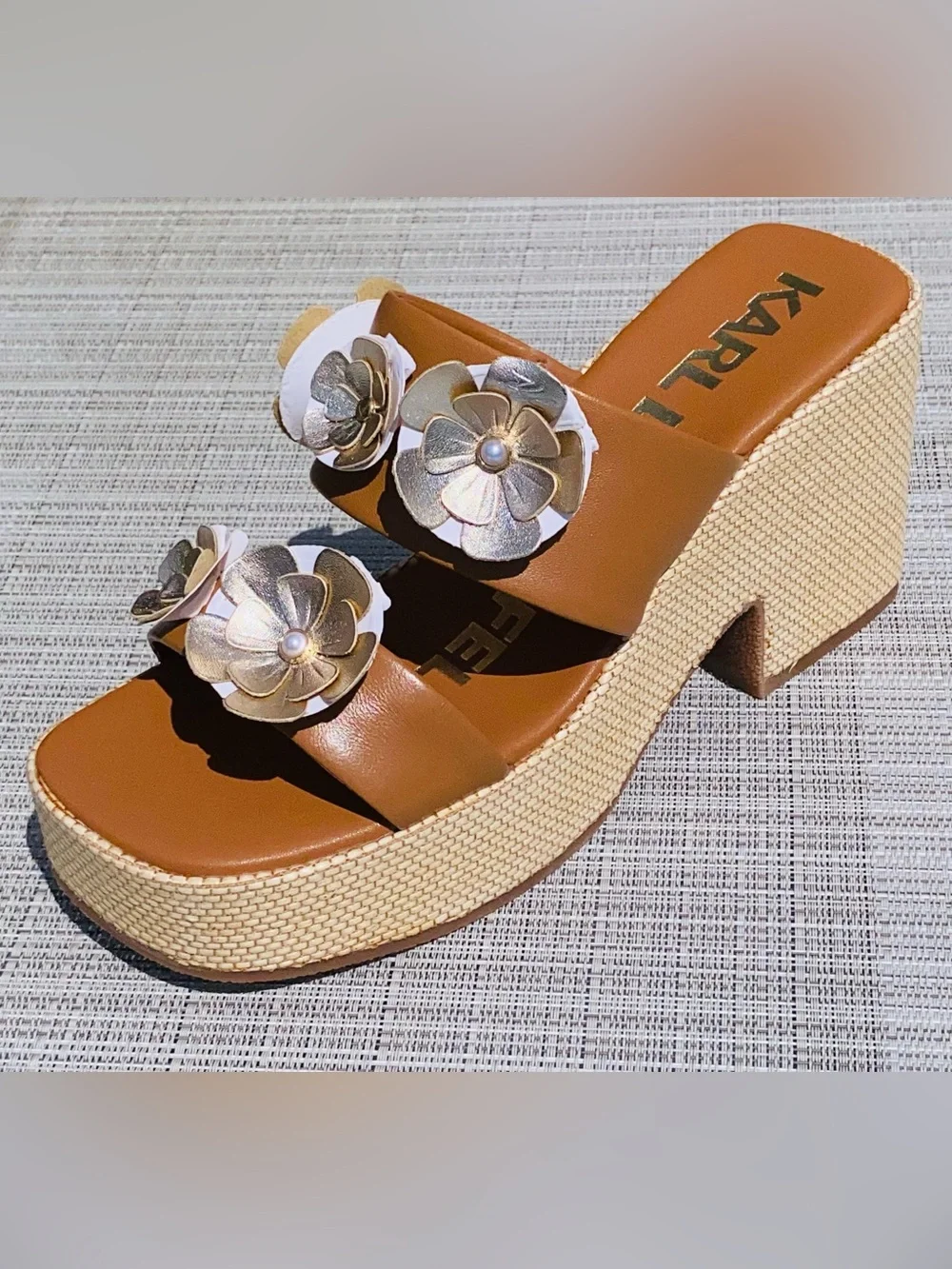 KARL LAGERFELD LEATHER AND RAFFIA PLATFORM SANDALS WITH GOLD METALLIC FLOWERS